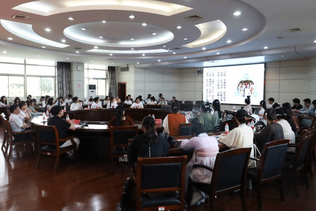同袍漢服高校行 學校2024花朝節主題活動，融匯傳統之美與教育咨詢服務
